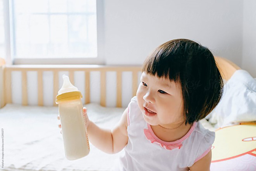 Chọn sữa cho bé phù hợp với độ tuổi là nguyên tắc số 1